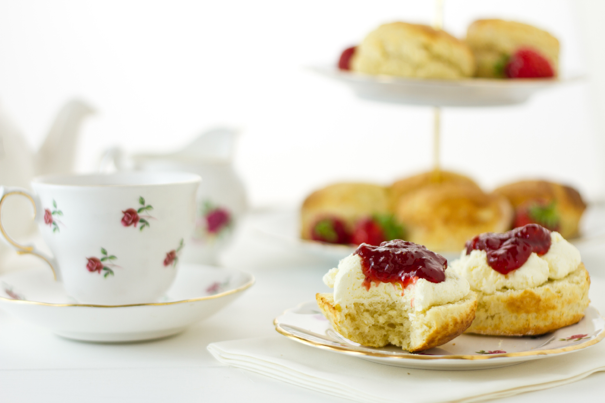 What's the real difference between a Devon and Cornish cream tea and does it matter? Dart